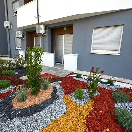 Greenescape Apartment